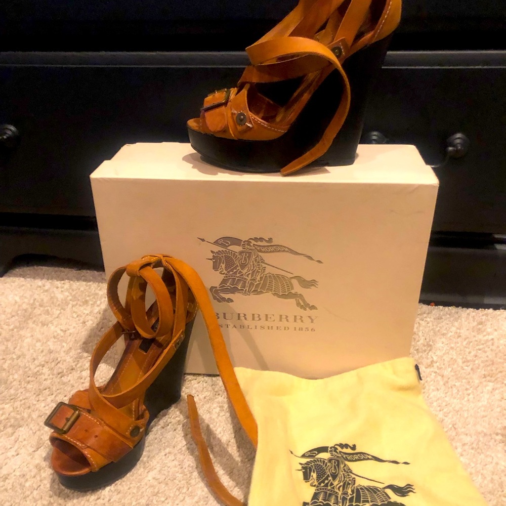 AUTHENTIC Burberry Aviator Wedge Sandals 39